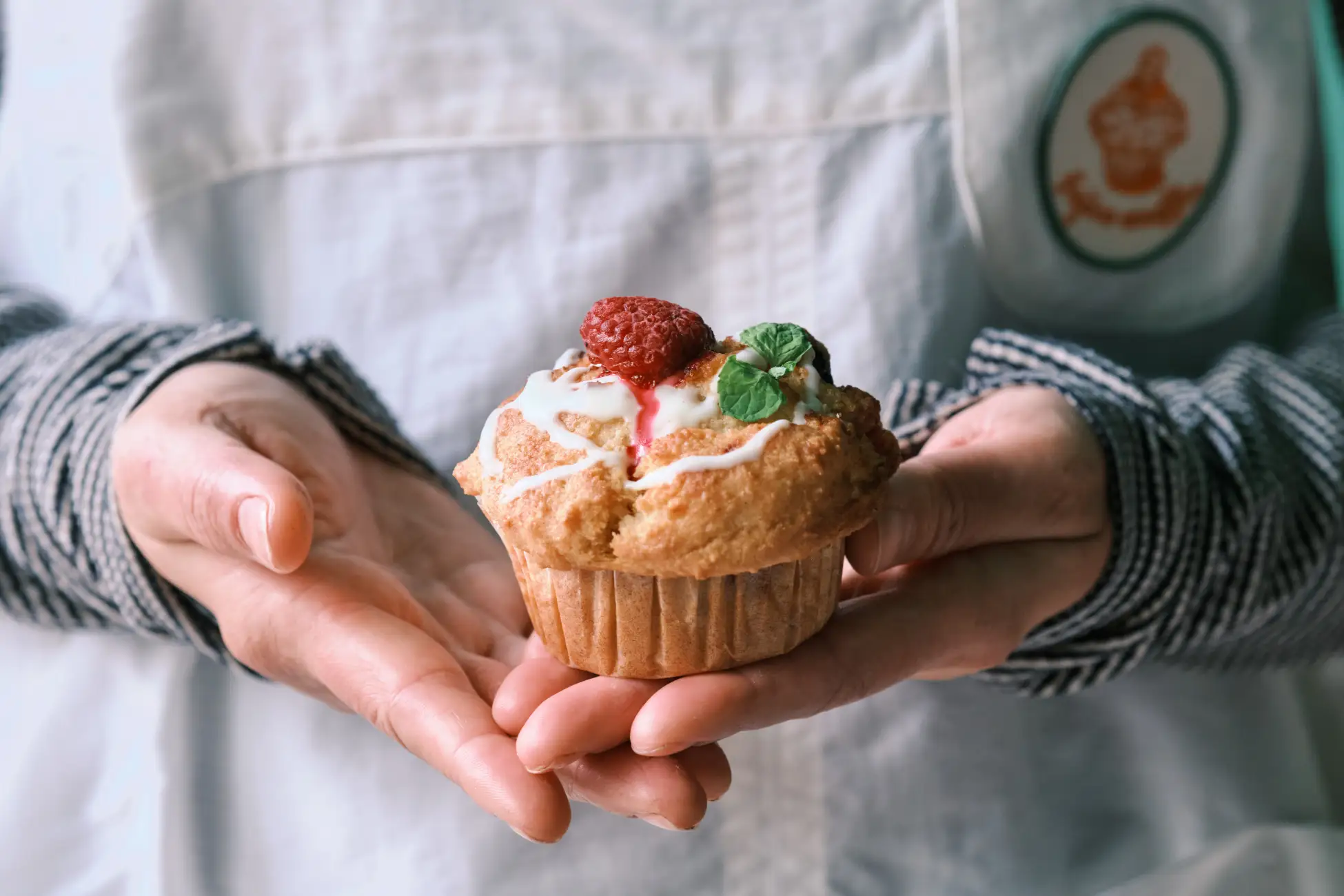fujico muffinフジコマフィン★2店舗目オープン記念エプロン１枚白色 毎日完売の人気おからマフィン専門店「fujico muffin」逗子駅前商店街